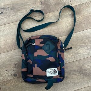 THE NORTH FACE Berkeley Crossbody